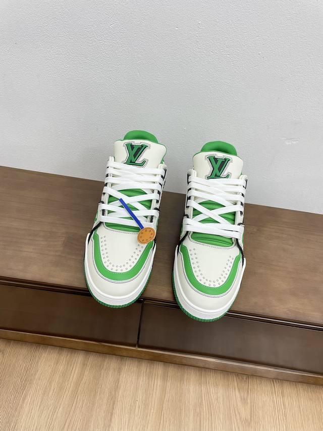 情侣码# 顶级代购版本 Lv Trainer 情侣限定系列休闲运动篮球鞋 颜值担当 上脚帅炸，每个颜色都是巨巨巨好看！潮人必备单品 原版订制压纹粒面小牛皮 非市